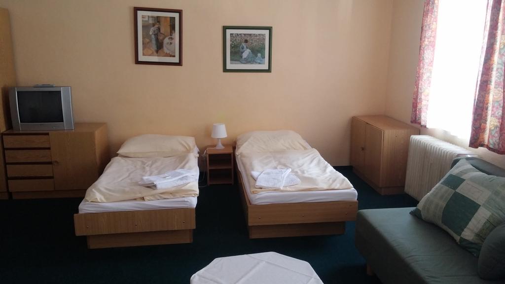 Hotel Alfonska Benecko Chambre photo