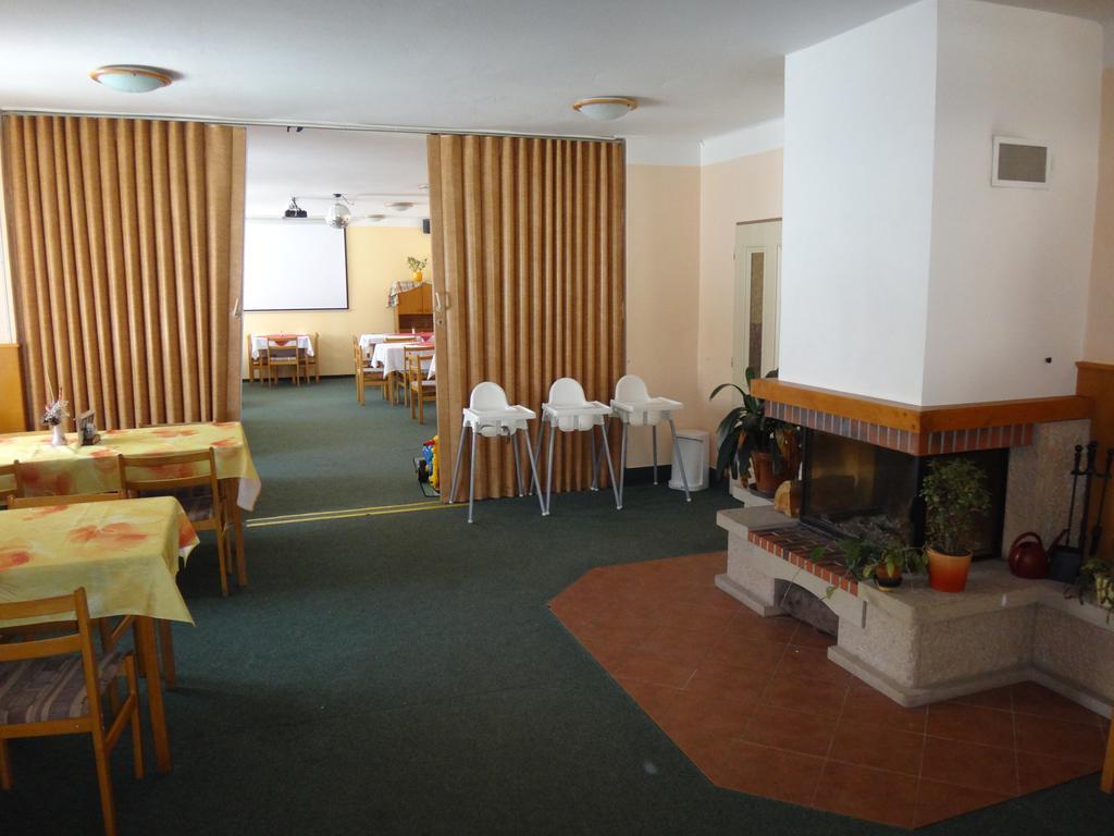 Hotel Alfonska Benecko Extérieur photo