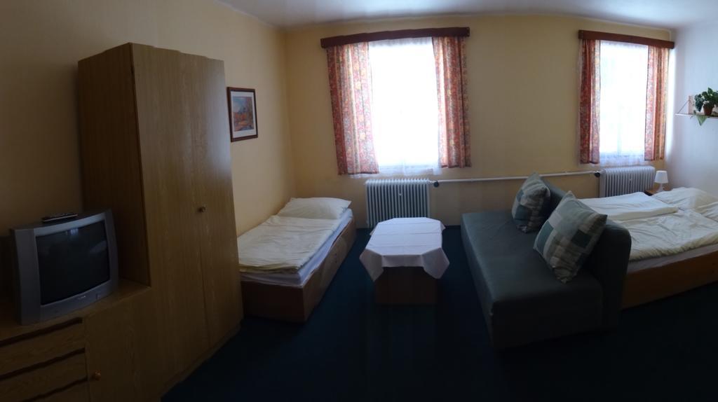 Hotel Alfonska Benecko Extérieur photo